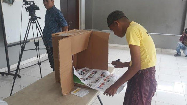 Gelisah dan Ancam Bakar Rumah di TPS, Pasien RSJ Batal Nyoblos Gelisah dan Ancam Bakar Rumah di TPS, Pasien RSJ Batal Nyoblos