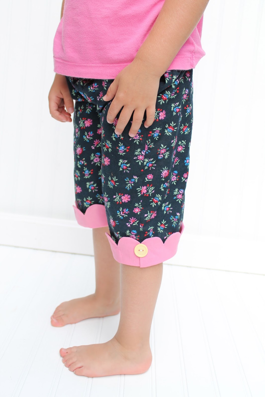 The Kipper Capris: Pattern and Tutorial - welcometothemousehouse.com