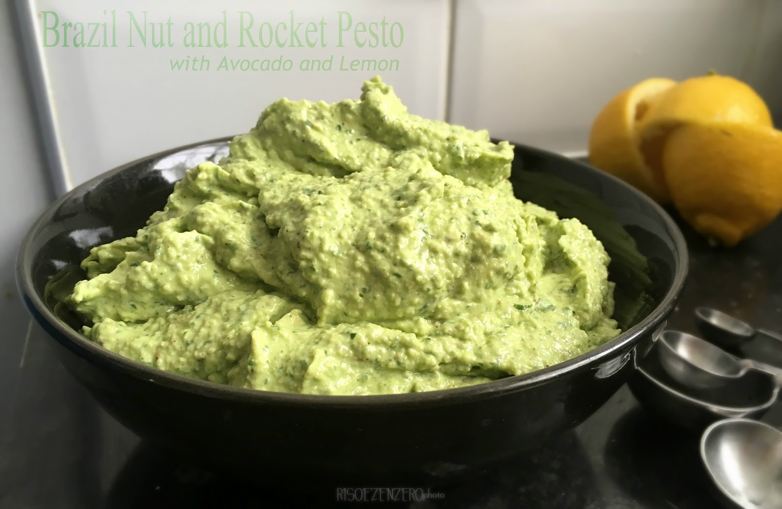 Brazil Nut and Rocket Pesto with Avocado and Lemon o Pesto di Rucola e