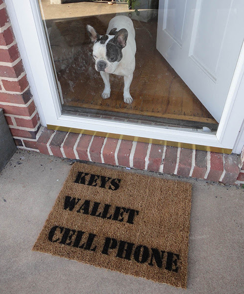 Photo : 忘れ物をしがちな人のための玄関マット