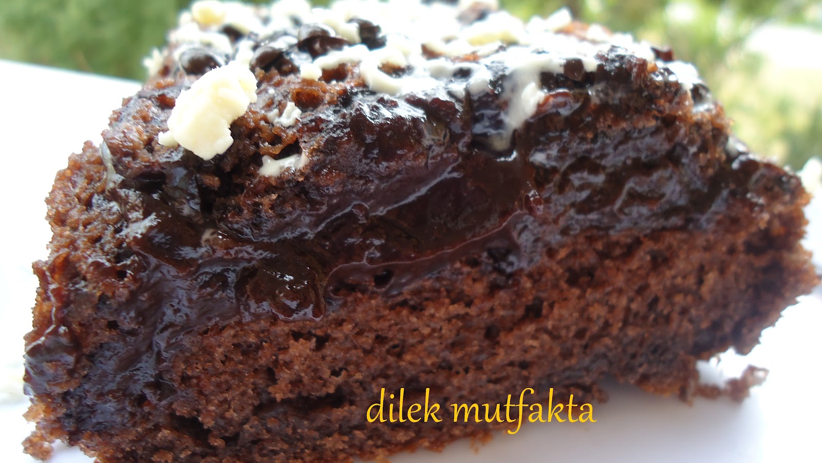 MUHALLEBİSİ İLE PİŞEN KEK