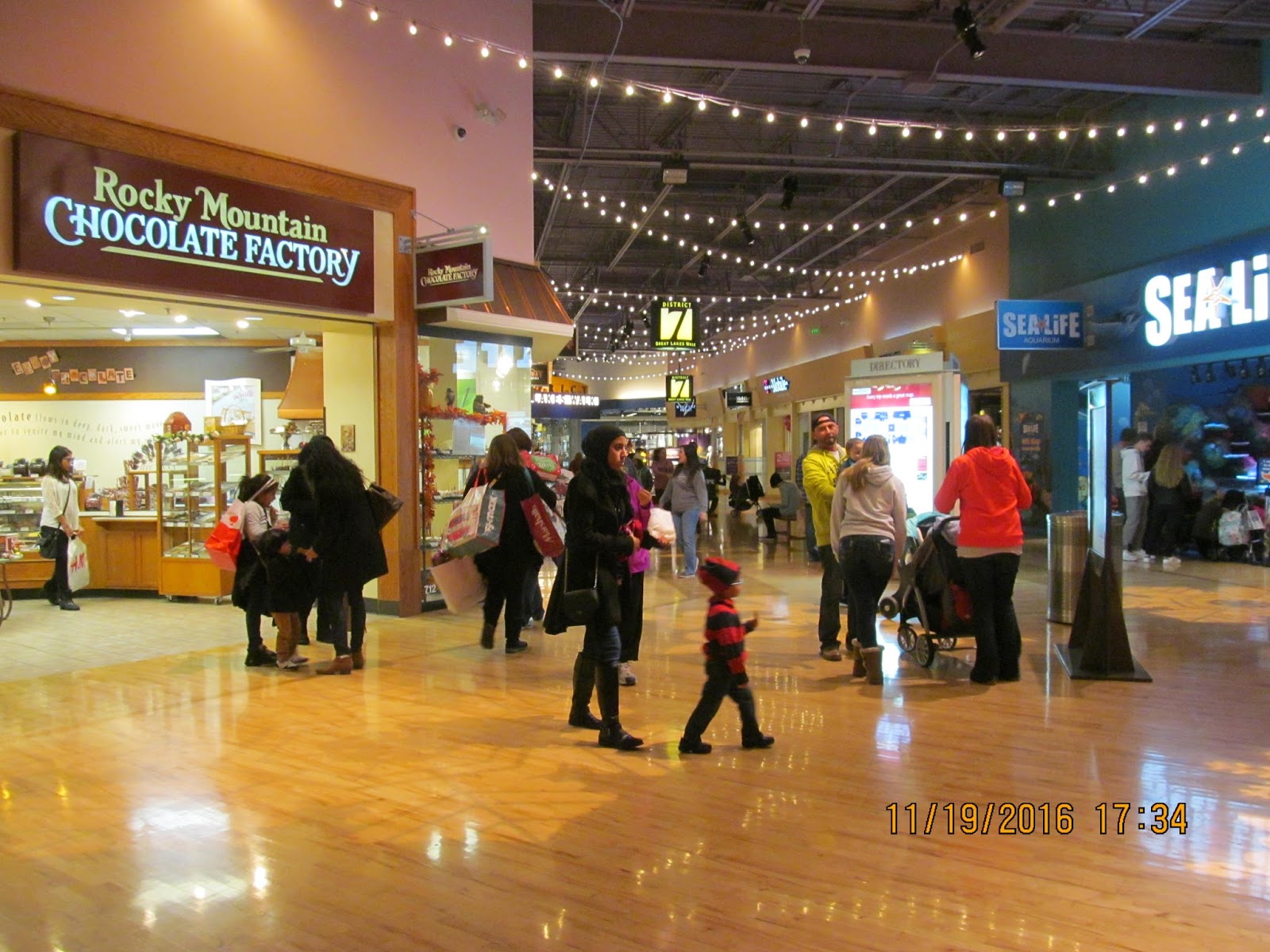 Trip to the Mall Great Lakes Crossings Outlets (Auburn Hills, Michigan)