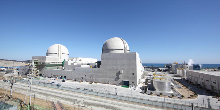 First Korean APR-1400 1400 megawatt nuclear reactor connected to the Grid
