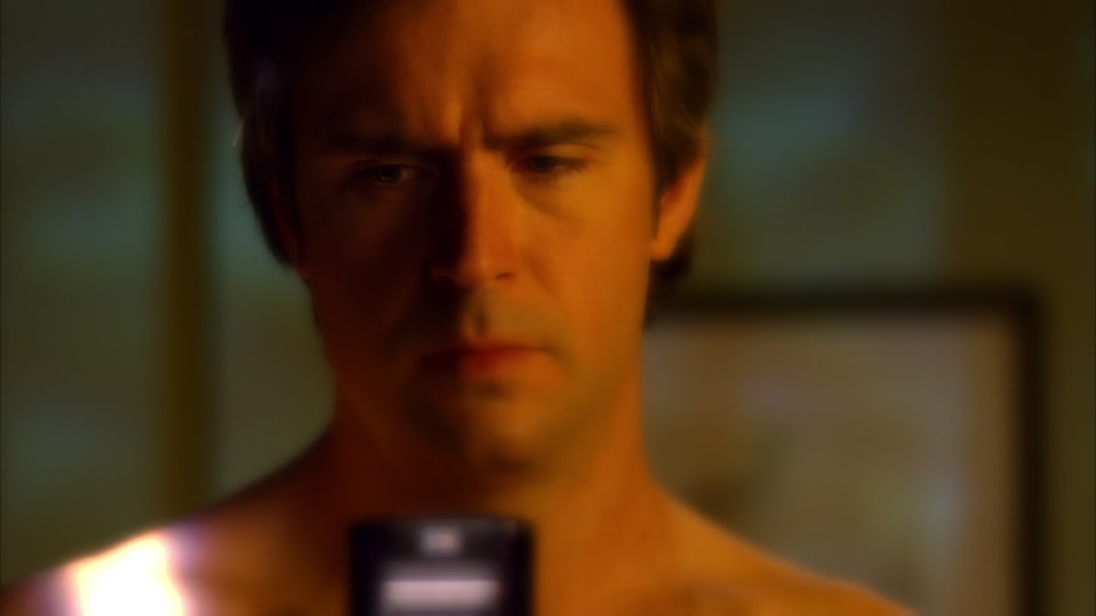 ausCAPS: Jack Davenport shirtless in FlashForward 1-02 "White To Play"