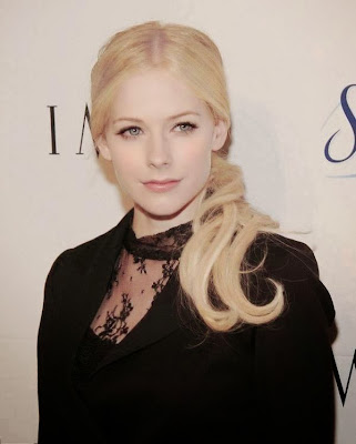 

Avril Lavigne without heavy makeup

