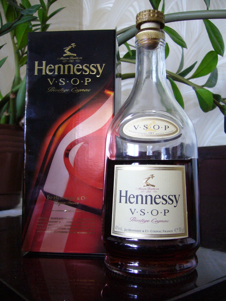 Коньяк говорил. Французский коньяк Хеннесси. Самый старый коньяк. Hennessy v.s.o.p Privilege 50 CL инструкция. Hennessy VSOP Privilege collection 0.7 цена.