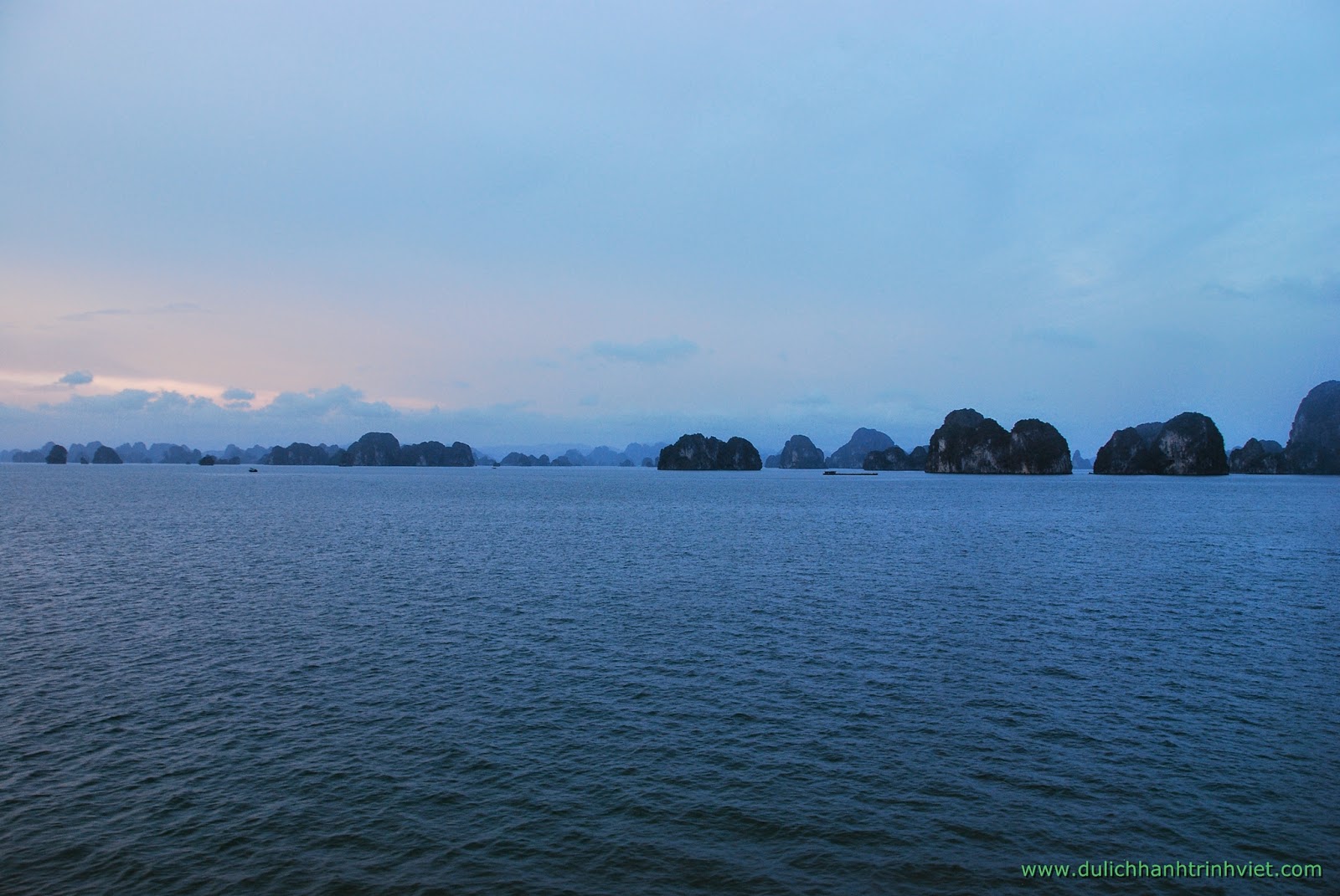 Khám phá Vịnh Hạ Long, điểm đến du lịch nổi tiếng nhất Việt Nam