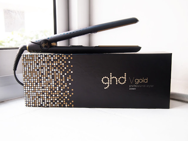 ghd v gold classic series hair styler is the best hair styling tools in the world. It has gold ceramic plated that gives shine on the hair, it has an automatic on and off button, it adjust to your hair temperature so it wont damage them, it has 2 years guaranteed where they will replaced one full new product for free, it can make curl hair styles, it can straighten the hair or it can create a natural wave.