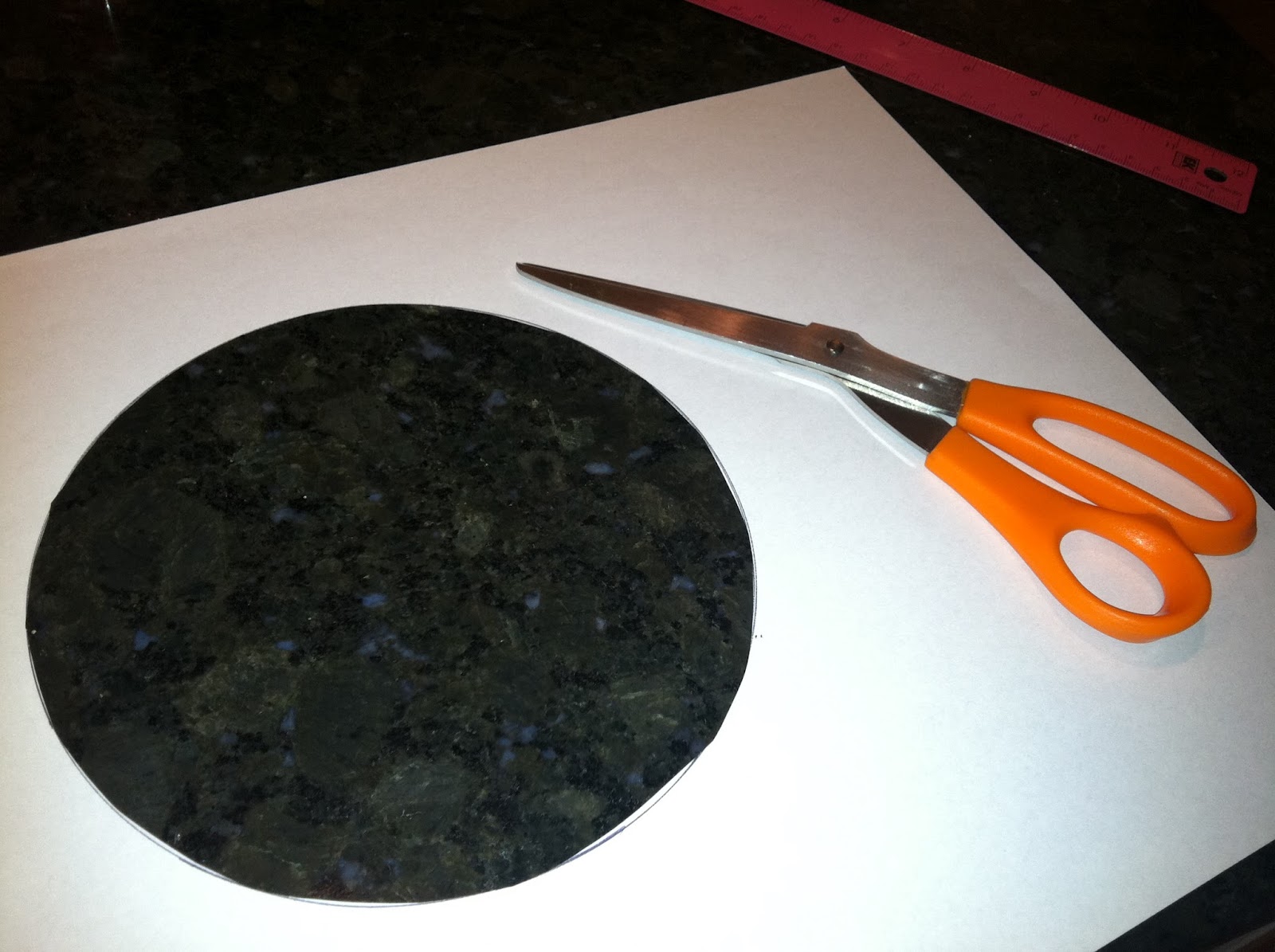 The Iced Queen Spray Painting Fondant