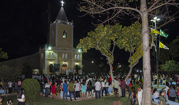 Procissão reúne milhares de fiéis no fim do Festejo da padroeira de Cocal - Imagem 3