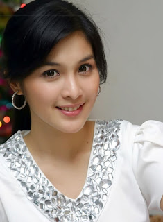 Foto-Foto Artis Sandra Dewi (Terbaru)