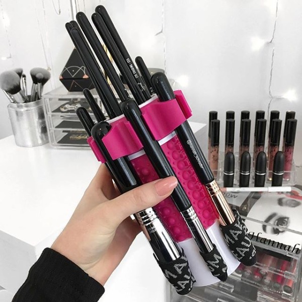 http://bit.ly/sigmabeautybrushes