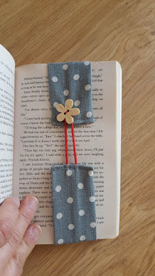 DIY self-adjusting fabric bookmarks DIY self-adjusting fabric bookmarks