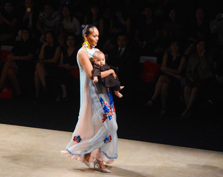 Sao Việt rộ mốt mang con lên sàn diễn thời trang - Ảnh 9 Sao Viet ro mot mang con len san dien thoi trang - Anh 9