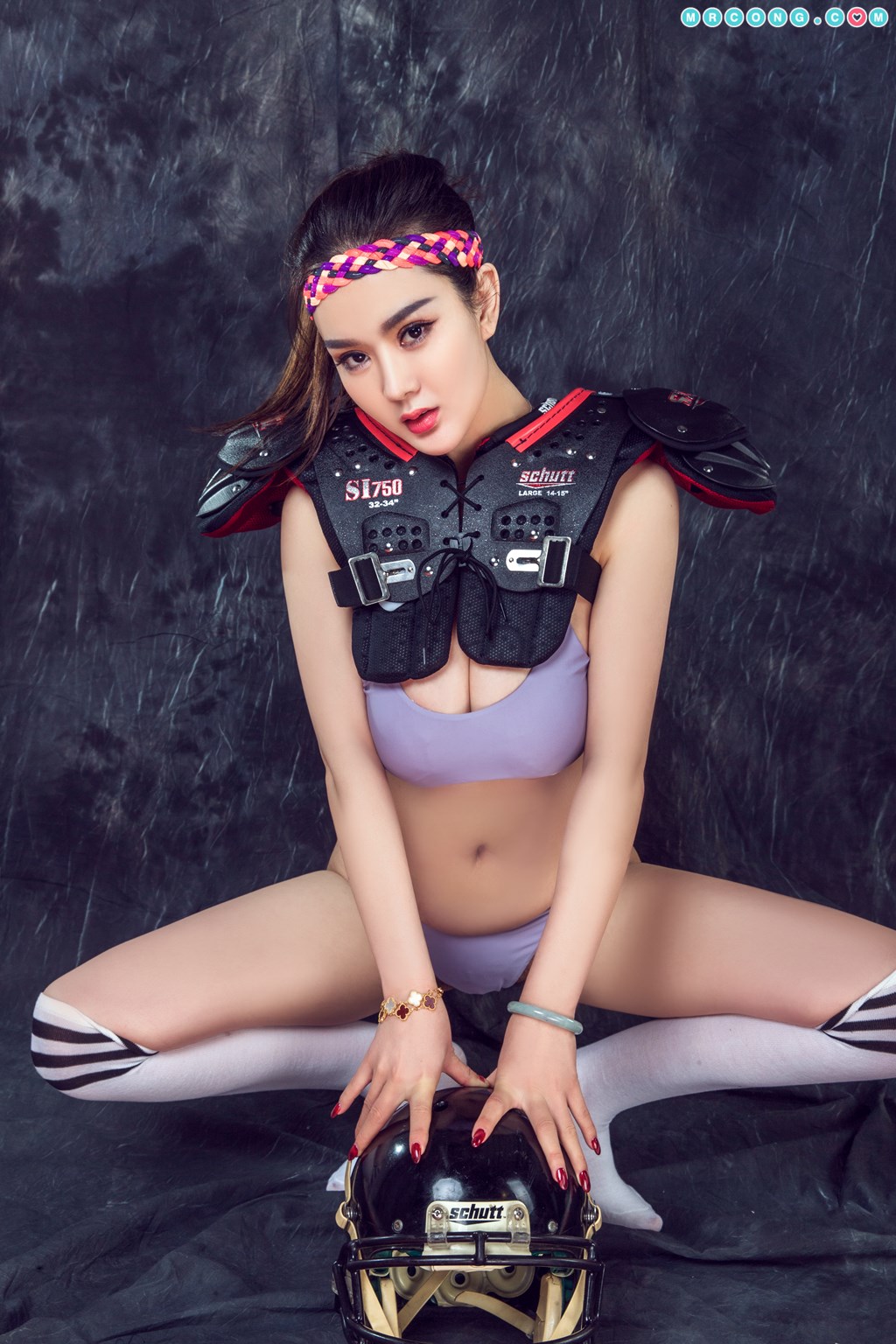 TouTiao 2018-02-02: Model Yi Yang (易 阳) (27 photos)