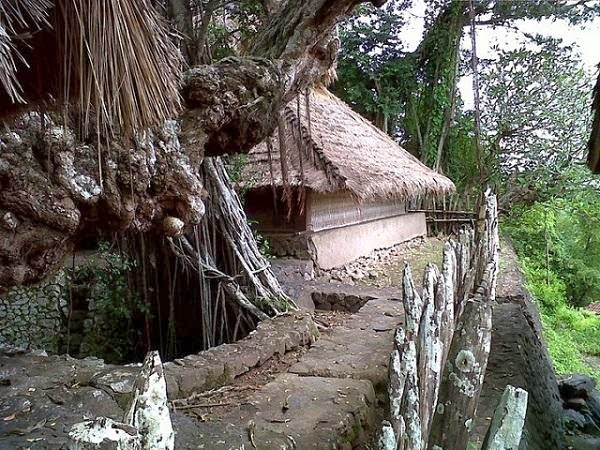 Wisata Religi Ke Makam-Makam Ulama Ternama Di Lombok Wisata Religi Ke Makam-Makam Ulama Ternama Di Lombok