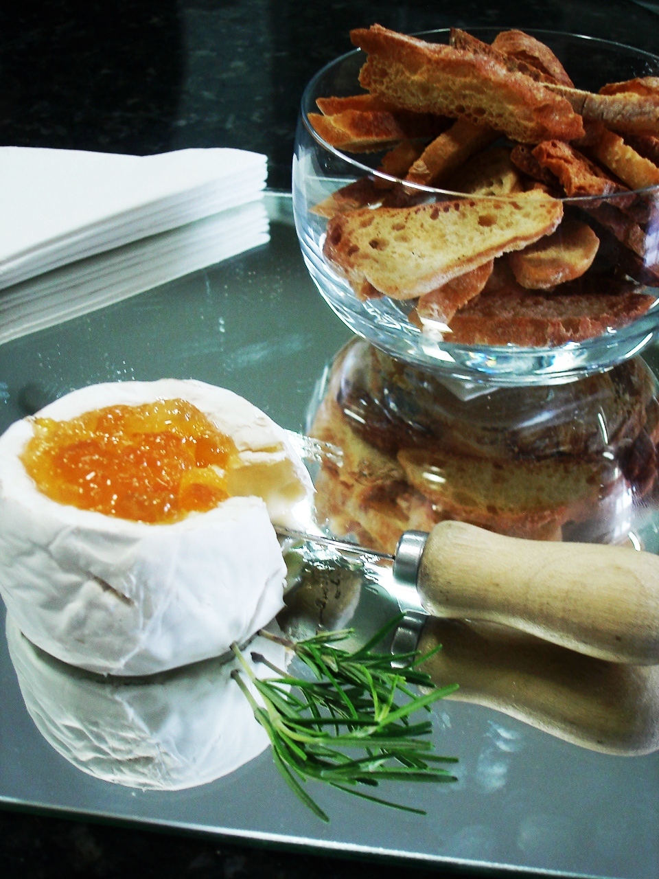 Sabores da Felicidade Queijo Brie e Geleia de Damasco