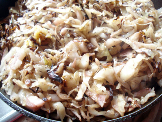Winter lunch from Podravina by Laka kuharica: add the cabbage, stir and saute