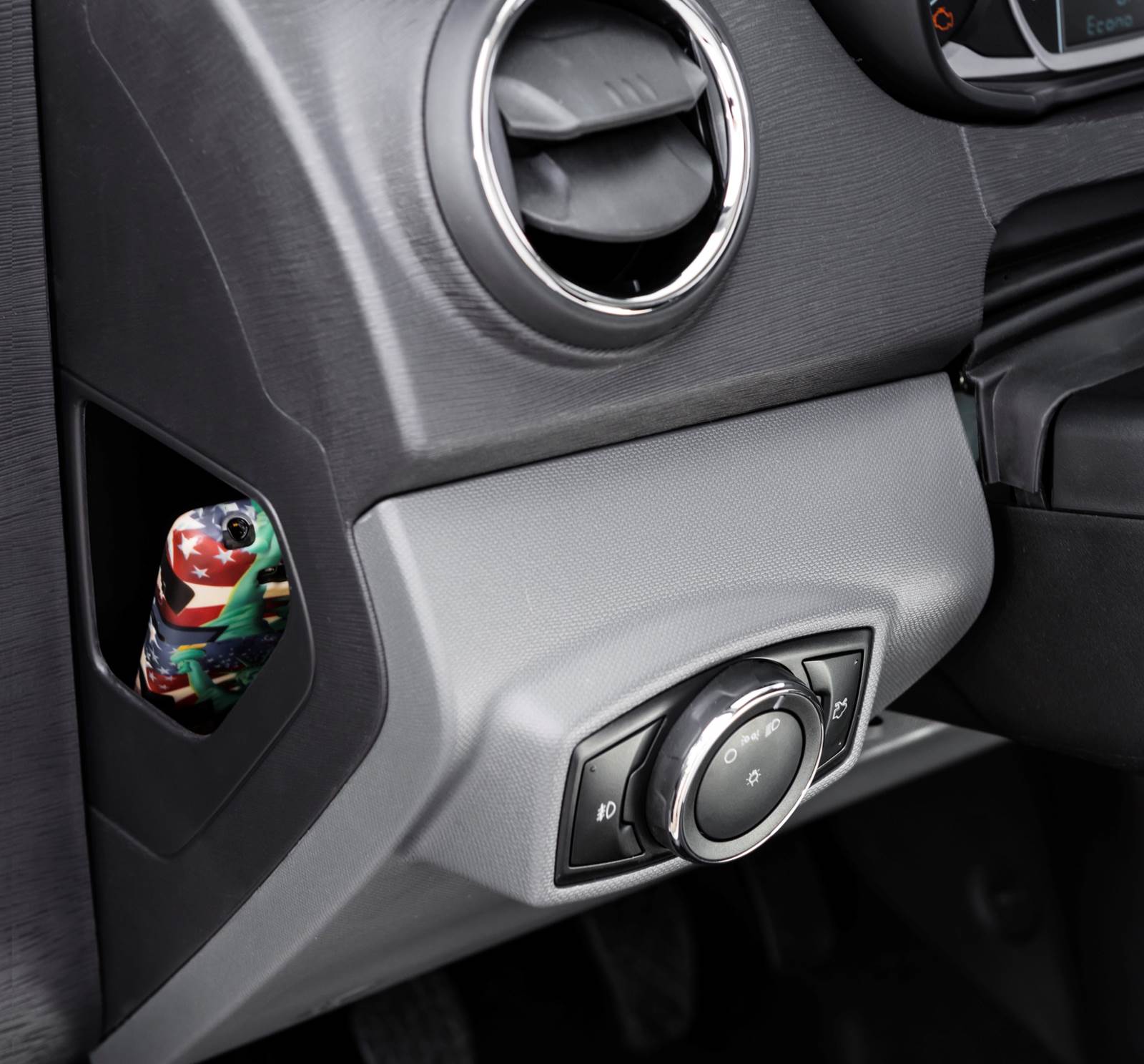 Novo Ford Ka 2015 - interior - porta-objetos de valor
