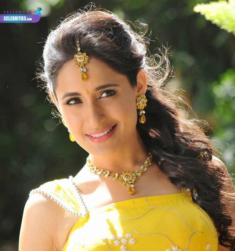 Pragya Jaiswal Profile Biography Family Photos Wiki Biodata