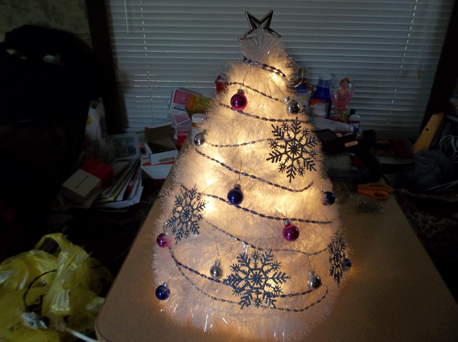 2 Peas In A Pod Coat hanger Christmas tree