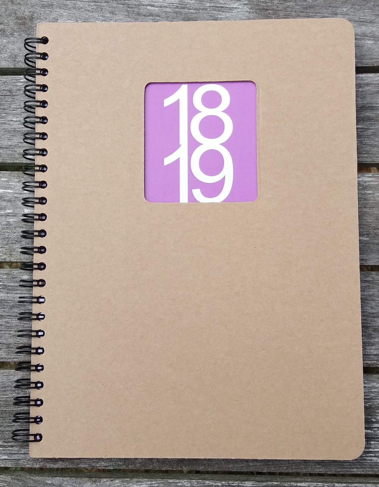 The inside cover comes in 6 different colors. This year's colors are black Exec, blue Breathe, green Between The Lines, pink Fizzy, orange Brazen, ...