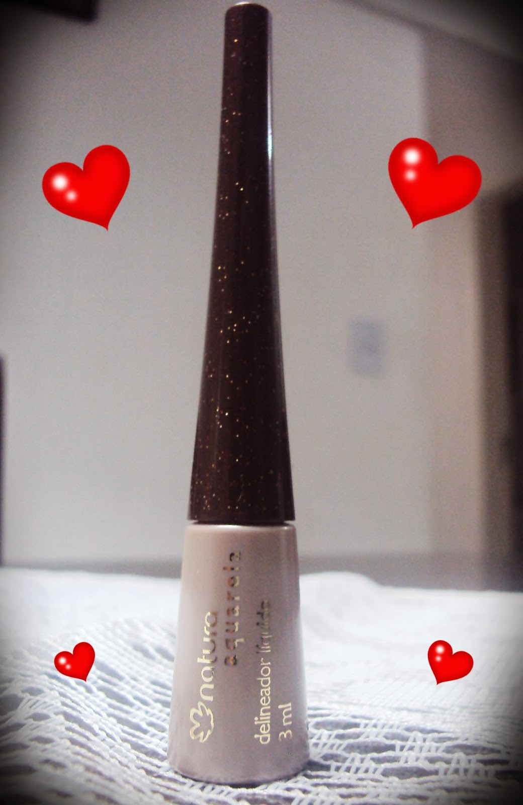 Rosa Shock ResenhaDelineador líquido natura aquarela.