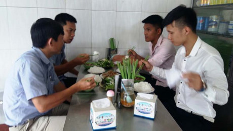Nho Obama, quan bun cha Ha Noi ban ca ta bun moi ngay - Anh 8