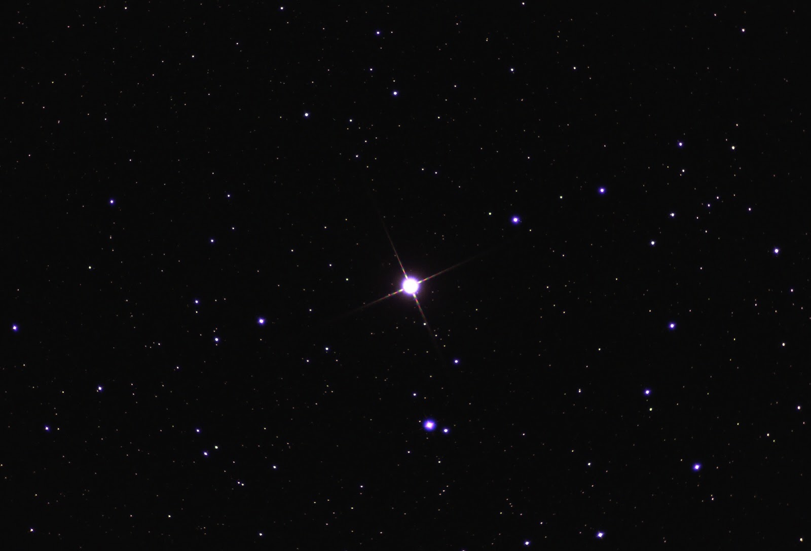 Северная звезда про что. Полярная звезда в телескоп. Полярная звезда Геншин. Цефеиды Полярная звезда. Северная Полярная звезда самая яркая звезда.