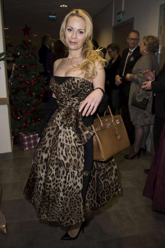 Helena Seger Flaunts Sexy Leopard Cleavage In Malmo | MR.SPORT