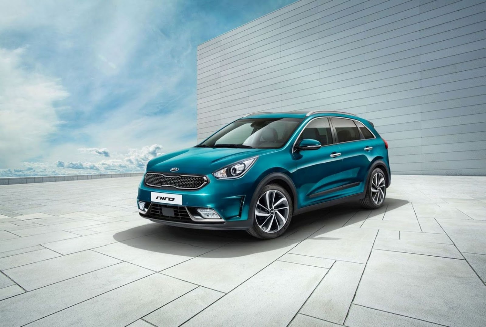 Kia Niro Bayilere Tanitildi
