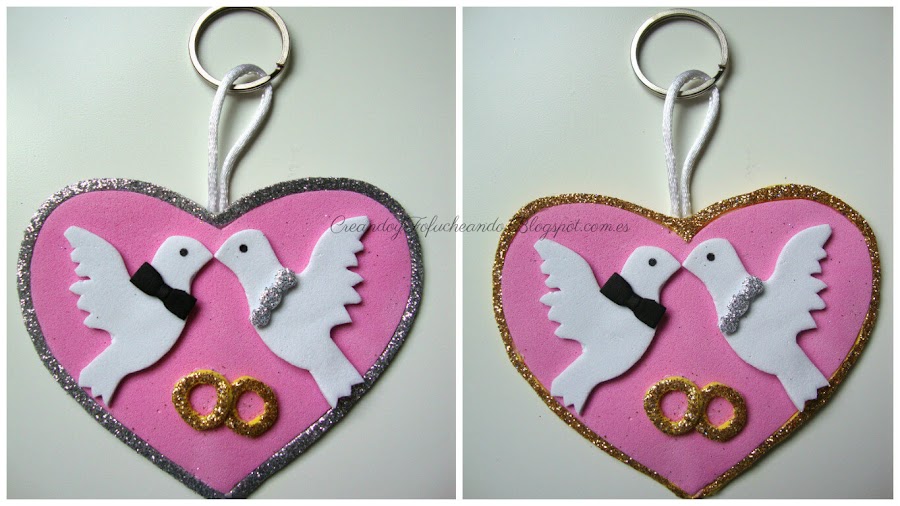 Llaveros para bodas en goma eva con marcos plateados y dorados