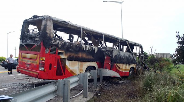 Inilah Foto Bus Pariwisata Terbakar, 26 Turis Tewas Terpanggang Inilah Foto Bus Pariwisata Terbakar, 26 Turis Tewas Terpanggang