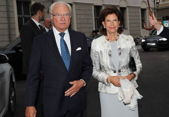 The King and Queen are in Salzburg this week for The Salzburg Festival and Amadeus. Silvia wore a jacket, pearl