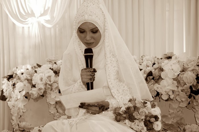baju nikah hitam putih