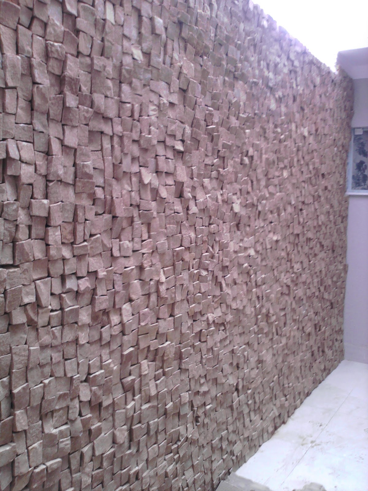 Preço da Pedra Portuguesa amarela preta e vermelha 35 reais o m2 Pedra