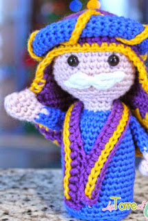 PATRON GRATIS FIGURA BELEN AMIGURUMI http://translate.googleusercontent.com/translate_c?depth=1&hl=es&rurl=translate.google.es&sl=auto&tl=es&u=http://www.latorredicotone.com/sal-presepe-amigurumi-schema-re-magio-melchiorre/&usg=ALkJrhjC23-DL7xmA-a3UmxKPNrtv3_HEQ
