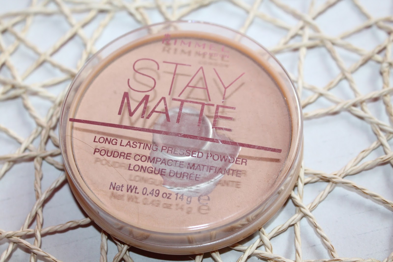 ROKSI: Puder Rimmel Stay Matte