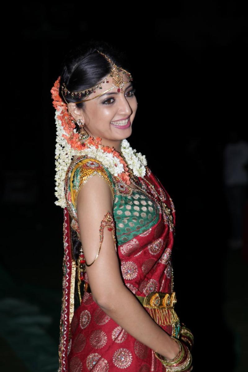 Poonam Kaur Gorgeous Stills In Traditional Saree Cap