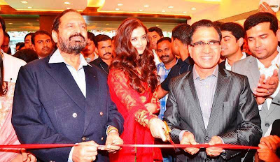 Aishwarya Inaugurates Kalyan Jewellers 50th Showroom @ Pune