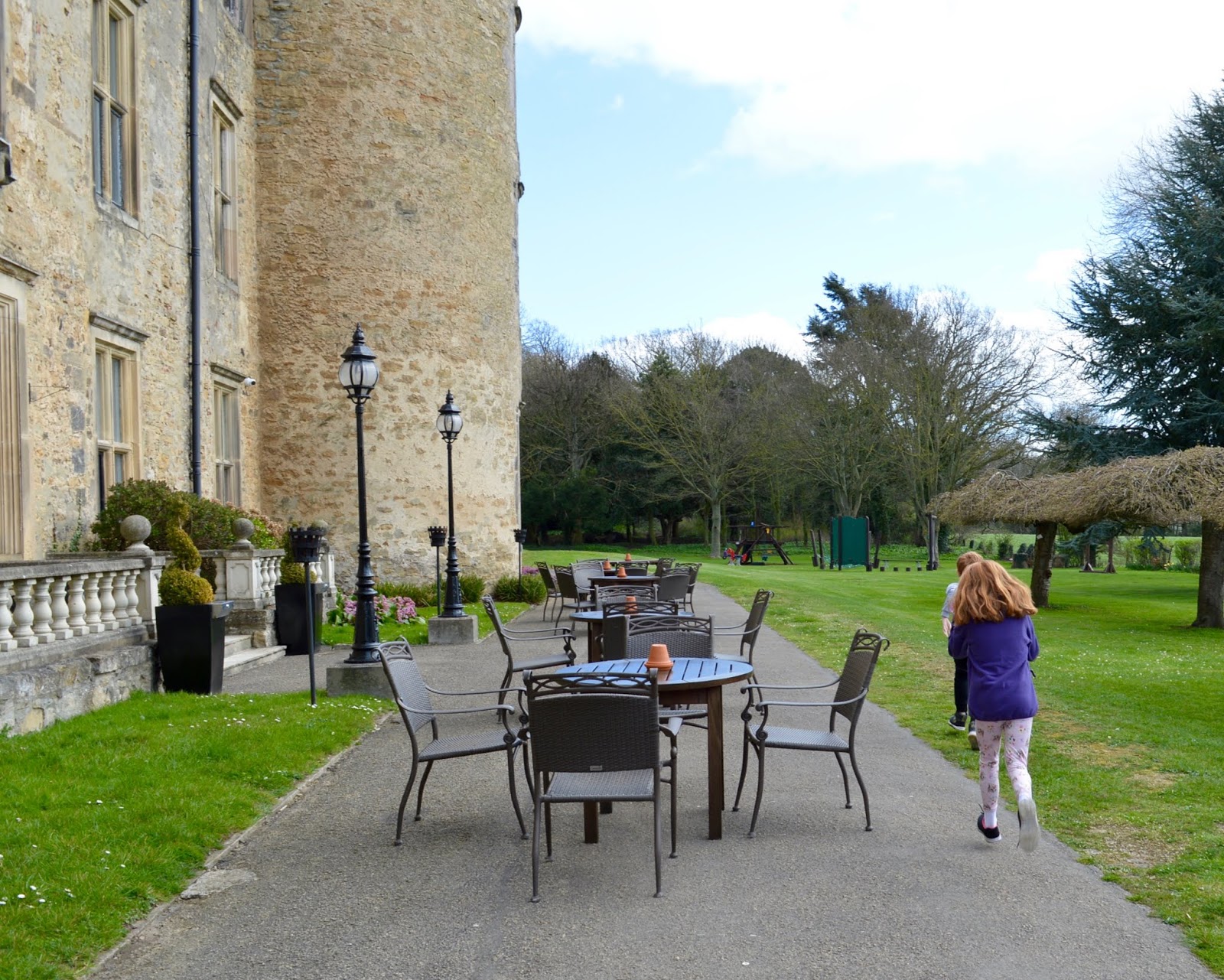 Sunday Lunch, Playgrounds & Birds of Prey at Walworth Castle