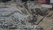 مجرى ترعة المحمودية وقد تحول إلي مدفن للقمامة في ظل الانفلات الأمني والإدارى (فبراير 2012)