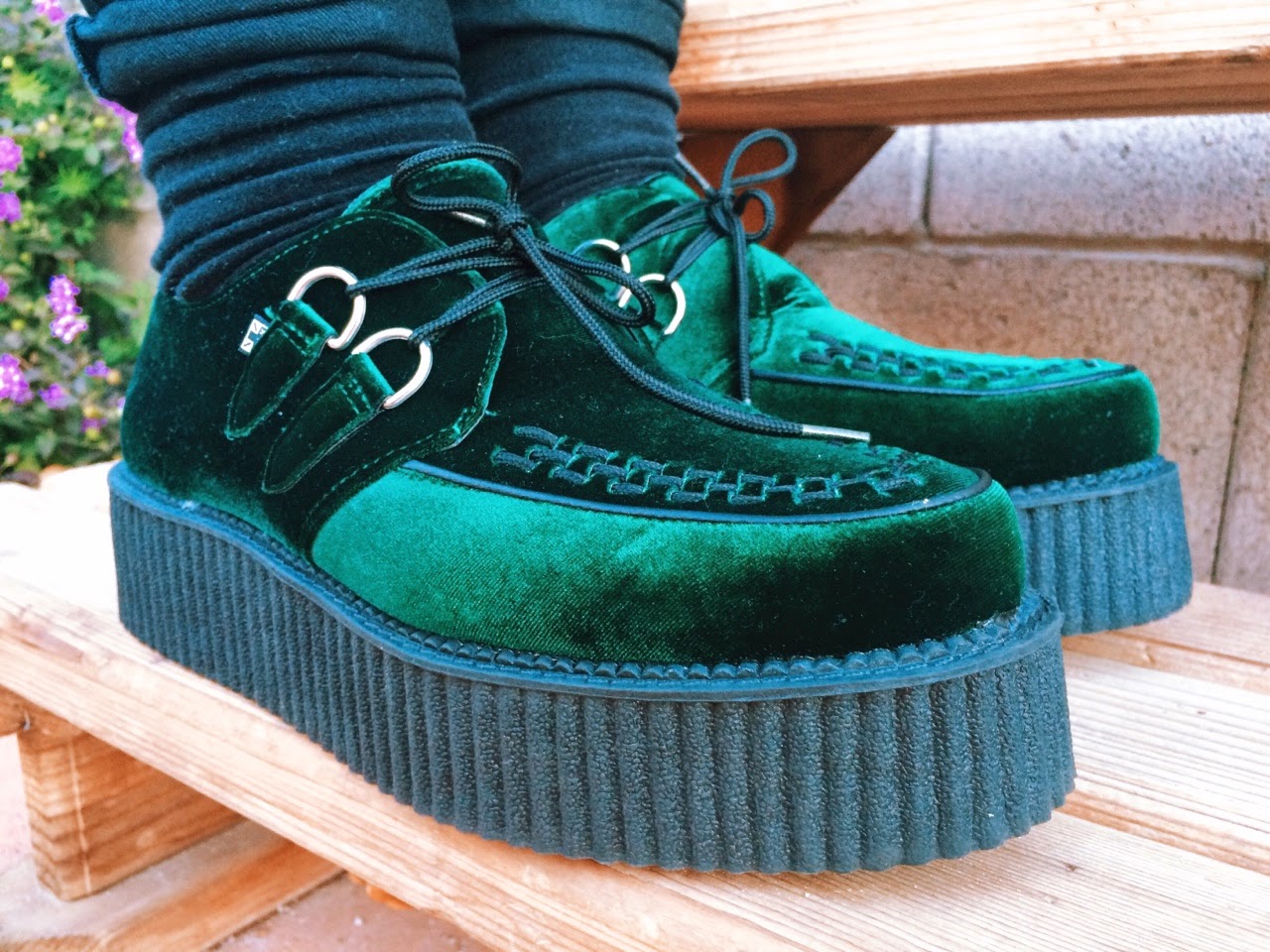 XELABRAVO REVIEW T.U.K Velvet Creepers in Emerald Green