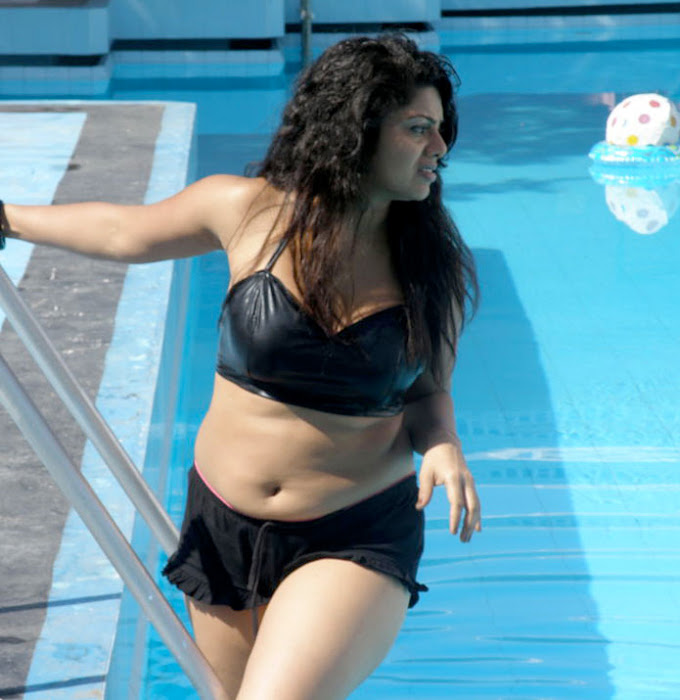 mallu auntie swathi verma spicy swimsuit glamour  images