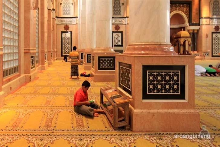 masjid kubah emas depok