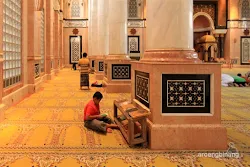 masjid kubah emas depok