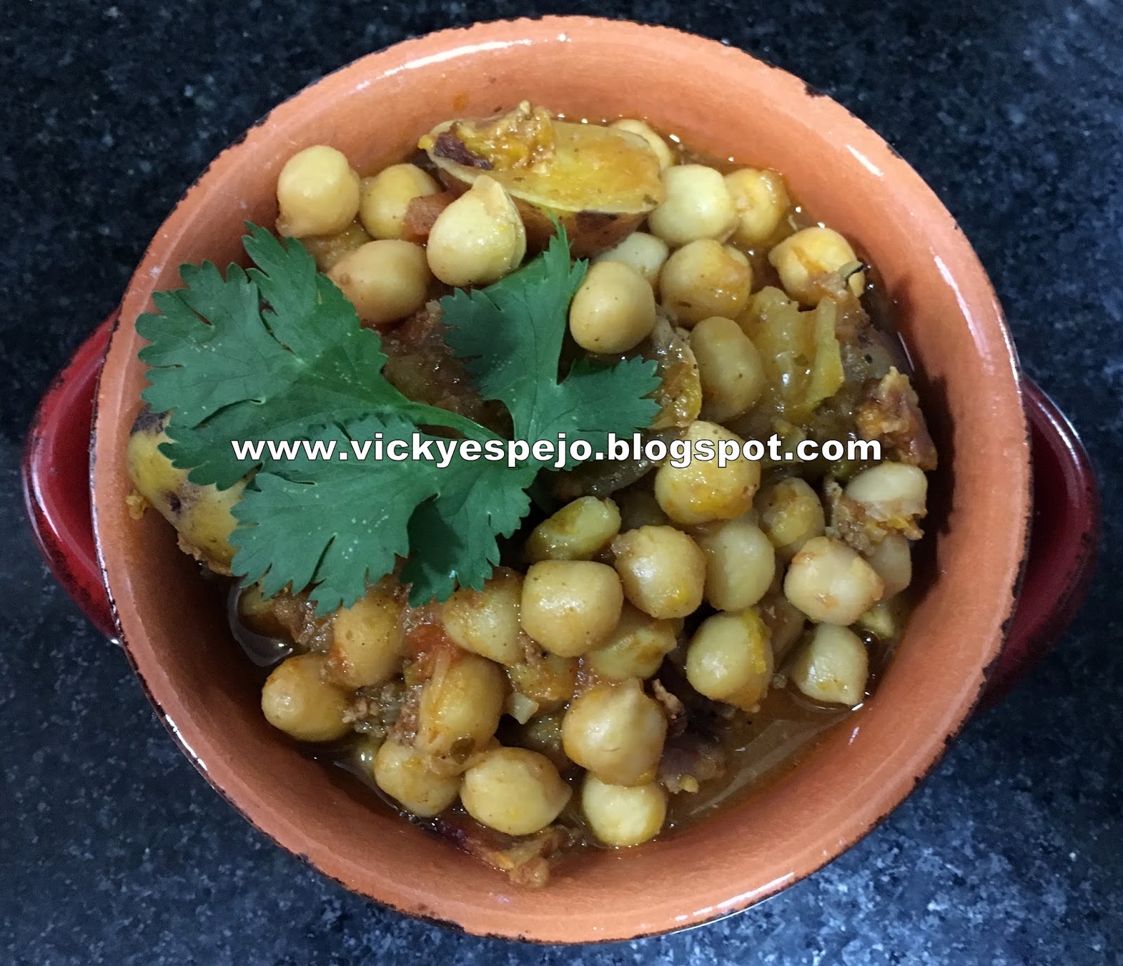 RECETAS E HISTORIAS DE FAMILIA GARBANZOS CON TOCINO, CARNE MOLIDA Y