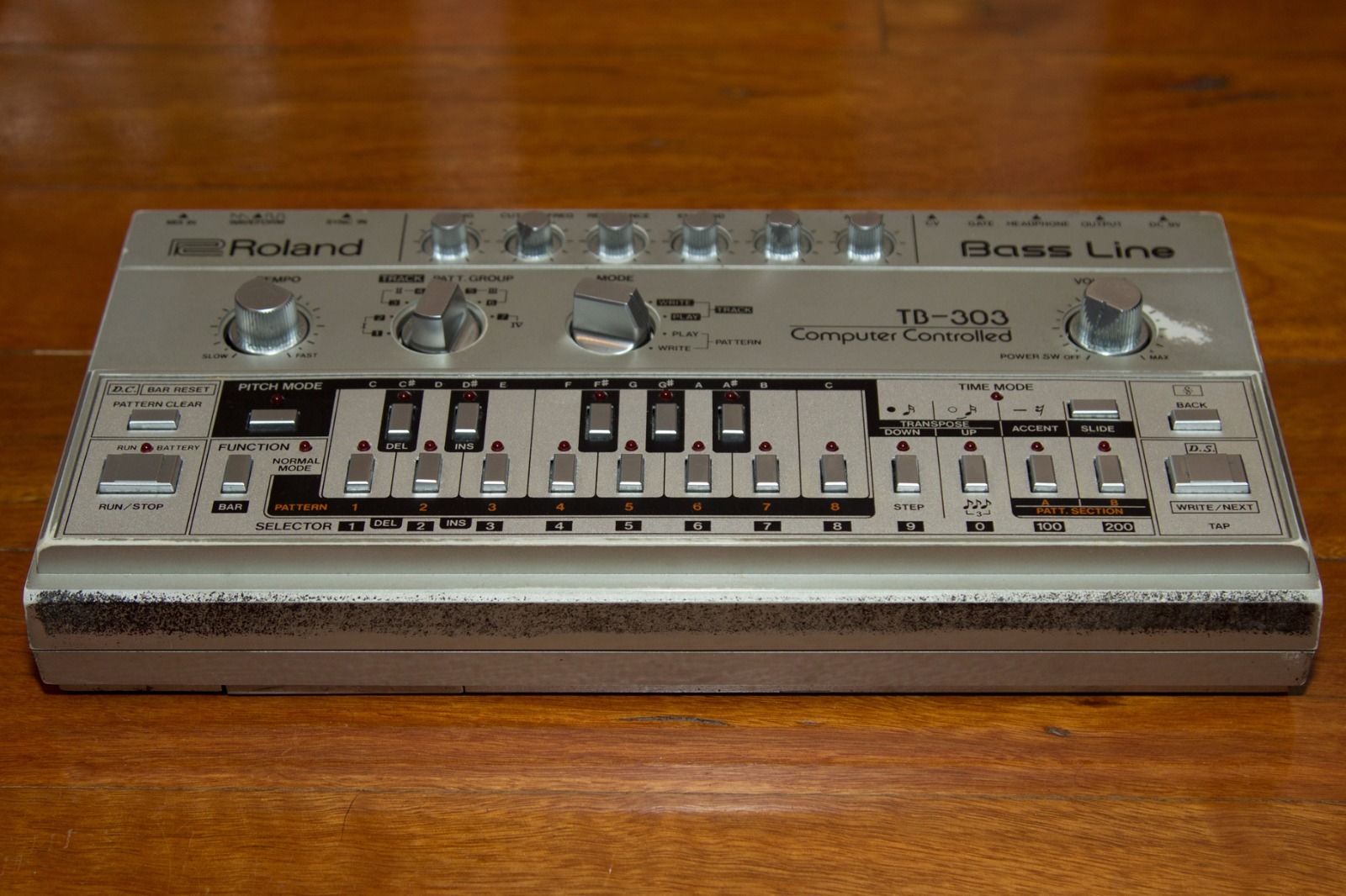 MATRIXSYNTH: Roland TB-303 - original iconic synth