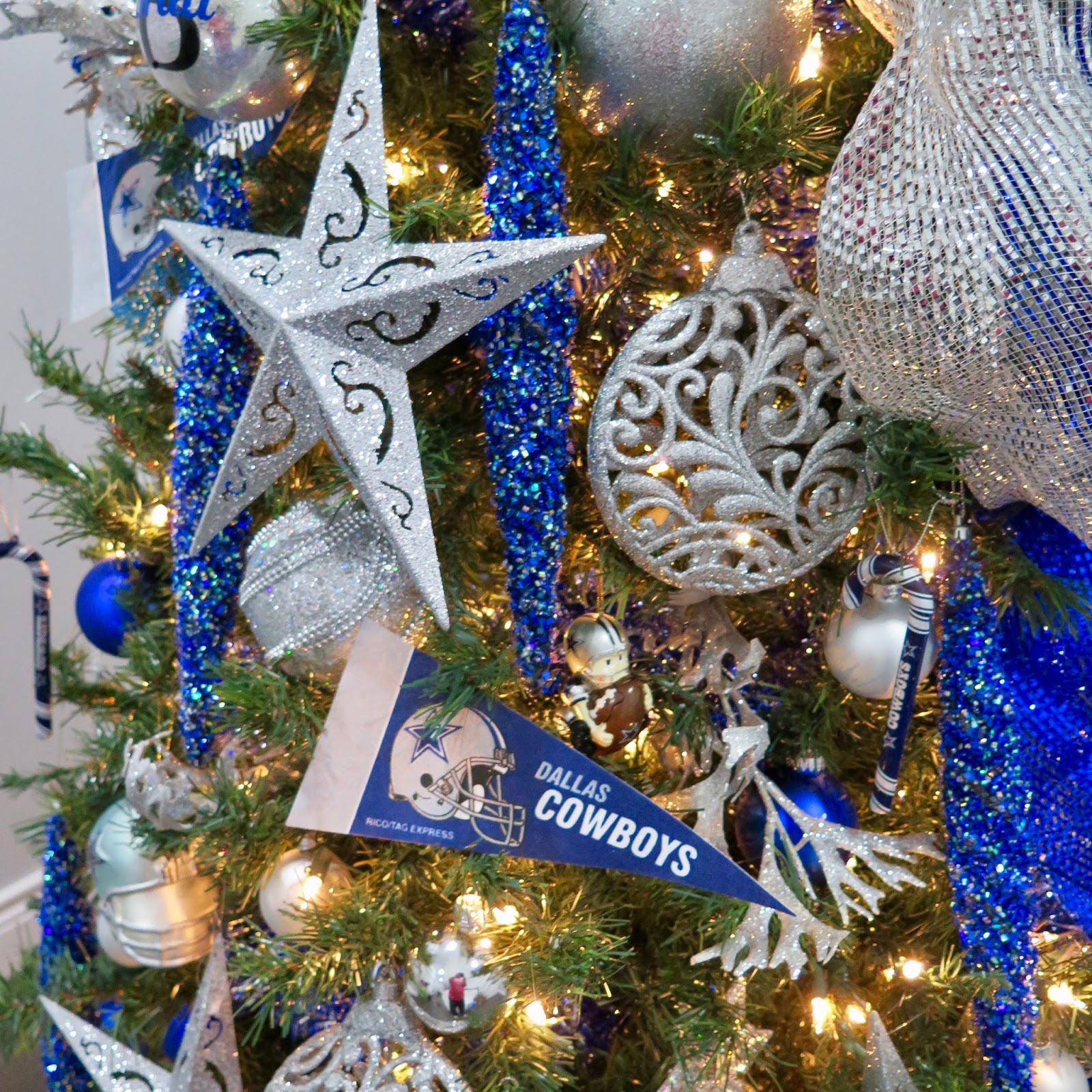 Your Team Spirit And Still Have An Elegant Classy Tree Do You See What Im Doing Here Helping Sell The Idea To Significant Other Your Team Spirit And Still Have An Elegant Classy Tree Do You See What Im Doing Here Helping Sell The Idea To Significant Other