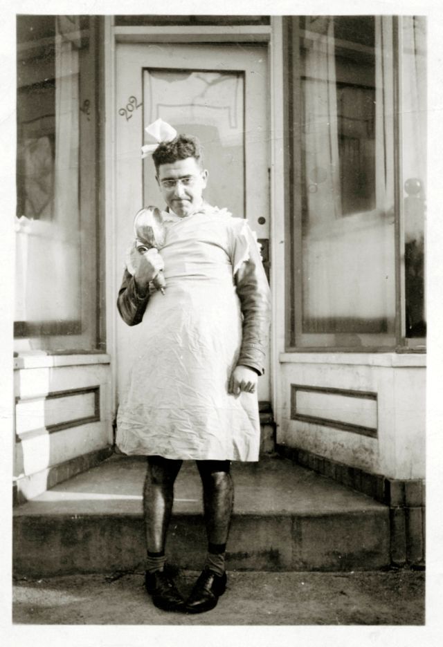 42 Vintage Snapshots of Freaky Halloween Costumes That Give You a